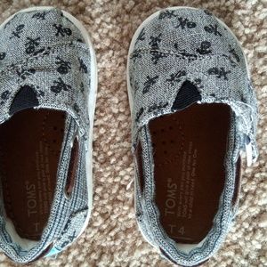 Baby Tom's size 4